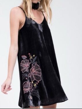 J.O.A. Los Angeles Crushed Velvet Floral Embroidered Mini Dress Size Large